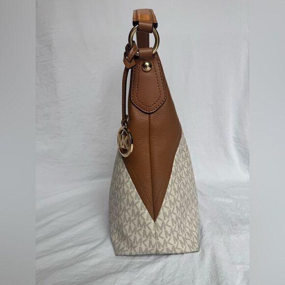 Michael Kors Aria Large Shoulder Bag Signature Logo Vanilla / Acorn - Picture 2 of 7